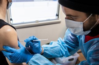La journée nationale de la vaccination a lieu cette année le vendredi 8 novembre (Archives). KEYSTONE/JEAN-CHRISTOPHE BOTT